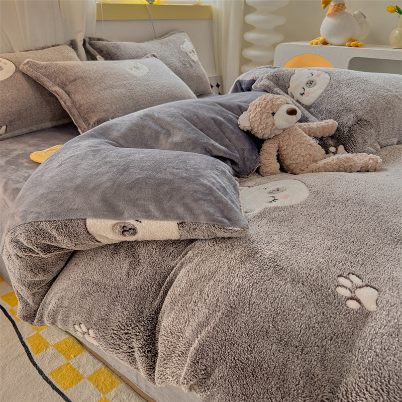 Téli hópehely bársony négyrészes szett meleg és vastag korall bársony háromrészes szett kétoldalas tej bársony egyrészes takaróhuzat rajzfilm nagykereskedelem