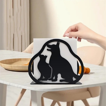 Moodne kodune loominguline salvrätikuhoidja köögis rauast hoiuriiul Lääne restorani kohviku vertikaalne salvrätikuhoidja