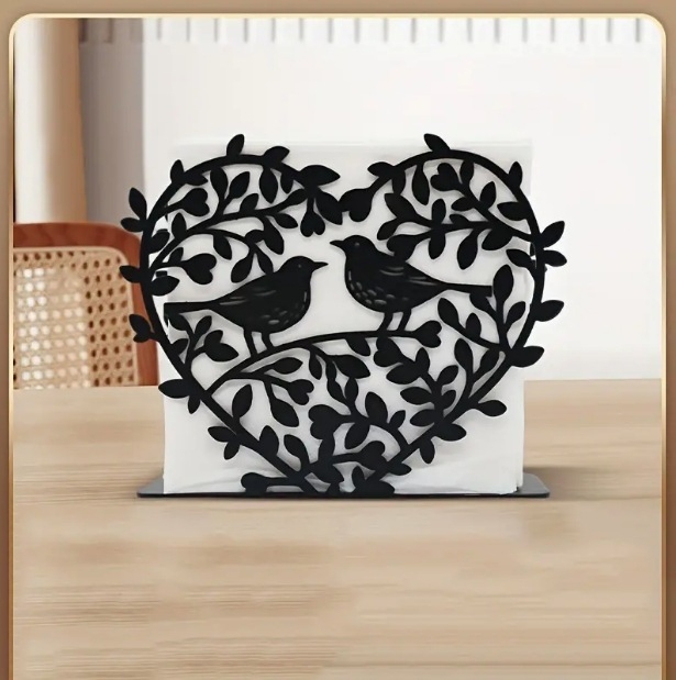 Moodne kodune loominguline salvrätikuhoidja köögis rauast hoiuriiul Lääne restorani kohviku vertikaalne salvrätikuhoidja