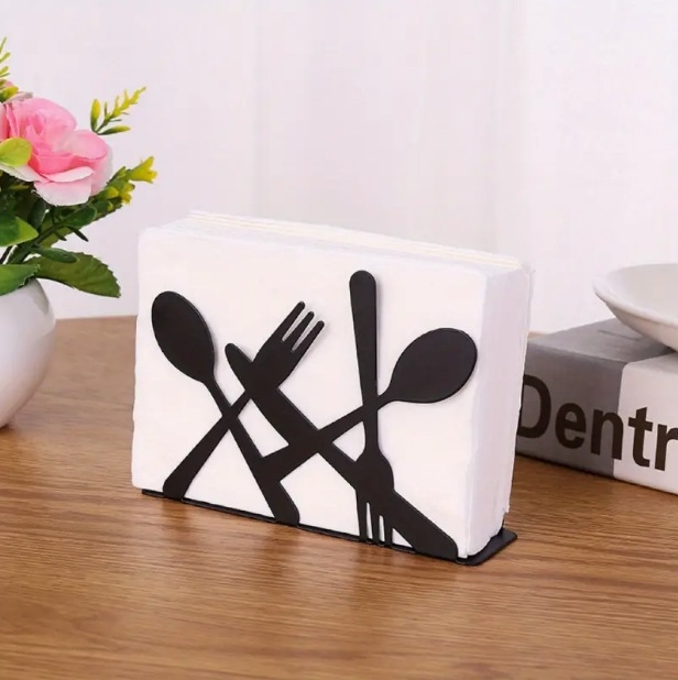 Moodne kodune loominguline salvrätikuhoidja köögis rauast hoiuriiul Lääne restorani kohviku vertikaalne salvrätikuhoidja