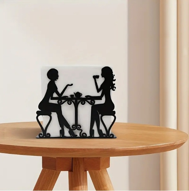 Moodne kodune loominguline salvrätikuhoidja köögis rauast hoiuriiul Lääne restorani kohviku vertikaalne salvrätikuhoidja