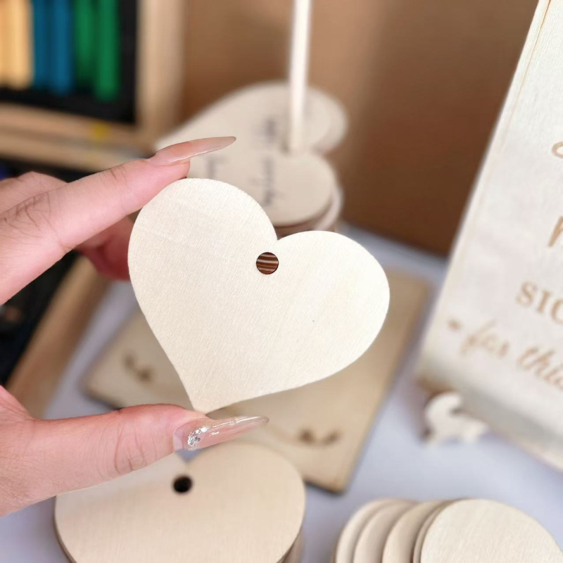 Vestuvių registracijos stalas, medinis, meilės, paprastas pranešimų knygos, pranešimų lentos, atmosferos, dekoratyviniai papuošalai