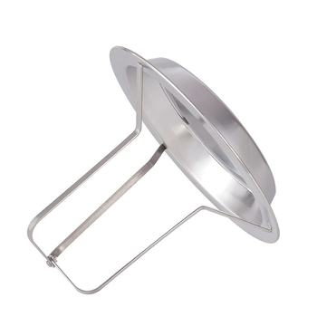 Roostevabast terasest kana grill majapidamises katmata kana grillplaat hotelli restorani kana grill grill grill šassiiga