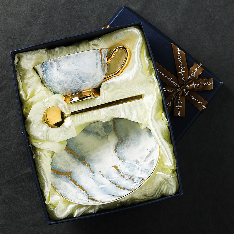 Luust Hiina kohvitass, kerge luksuslik peen keraamiline luksuslik majapidamistassi ja alustassikomplekt, disainiga Sense Niche Cup pärastlõunatee komplekt