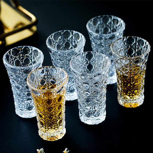 Reljefinis sutirštintas stiklinis mažas vyno puodelis baltojo vyno puodelis vyno mažas puodelis vyno butelis spiritiniai gėrimai namų apyvokos šeši kostiumai