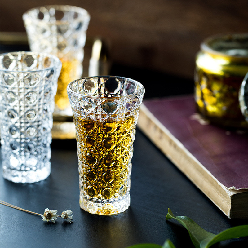 Reljefinis sutirštintas stiklinis mažas vyno puodelis baltojo vyno puodelis vyno mažas puodelis vyno butelis spiritiniai gėrimai namų apyvokos šeši kostiumai