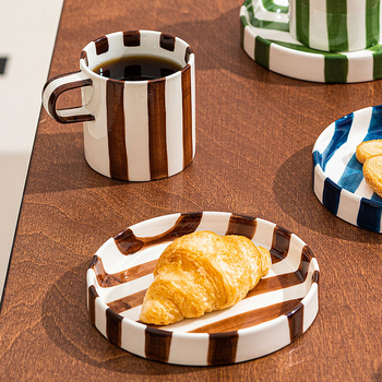 Käsitsi maalitud glasuurialune triibuline kohvitass ja alustass, uhke retro-keraamiline tass, kodukujundusega veetass