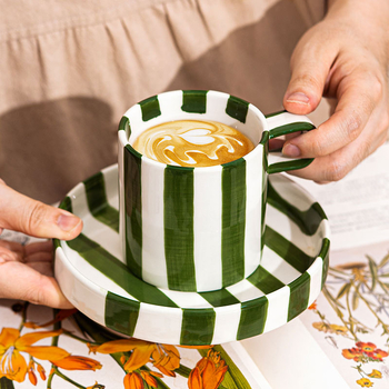 Käsitsi maalitud glasuurialune triibuline kohvitass ja alustass, uhke retro-keraamiline tass, kodukujundusega veetass