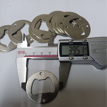 25 ανοιχτήρι μπουκαλιών σιδήρου διασυνοριακής χρήσης με βίδες επινικελωμένο στρογγυλό χοντρό ανοιχτήρι μπουκαλιών μπύρας αξεσουάρ υλικού