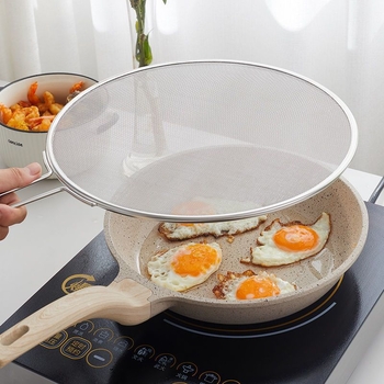 Aliejui atsparus tinklelis su rankena; sprogimui atsparus alyvos dangtis; alyvai atsparus filtro dangtis; kepimui neskaidant rankų; gruzdintuvės apsauga nuo šlako.