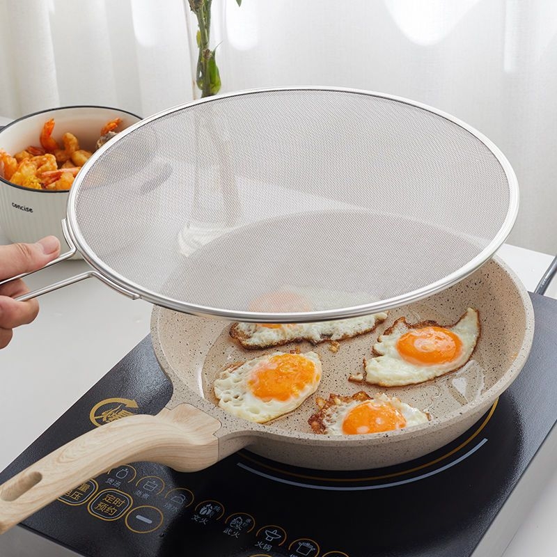 Aliejui atsparus tinklelis su rankena; sprogimui atsparus alyvos dangtis; alyvai atsparus filtro dangtis; kepimui neskaidant rankų; gruzdintuvės apsauga nuo šlako.