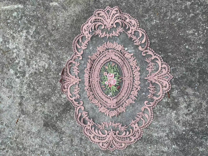 Vintažinis prancūziškas siuvinėtas nėrinių stalo kilimėlis su naktinės spintelės staltiese, nuotraukos fonas, rekvizitai, baldai, dekoratyvinis užvalkalas, didmeninė prekyba