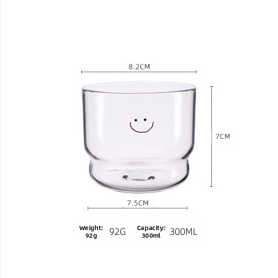 „Ins Style“ interneto įžymybių stiklinė taurė, kūrybingas pieno puodelis, besišypsantis veidas, meilės kupinas puodelis, didelės grožio vertės desertas, mažas dubenėlis, pusryčių puodelis