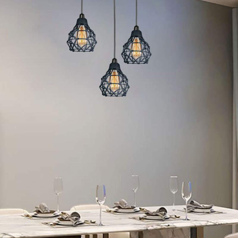 Piiriülesed plahvatused tööstuslik retro kanepiköis Diamond Headi raudpuur pööning raudtraat traatkeevituslambivarju