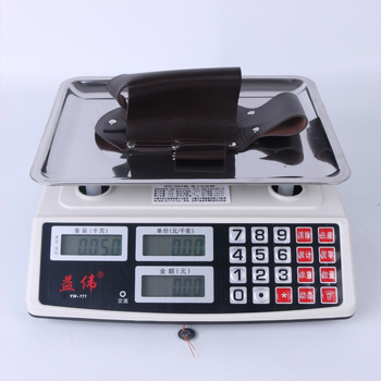 „Amazon“ tarpvalstybinis karšto išpardavimo europietiško stiliaus paprastas odinis alaus rinkinys, patogus butelis ir skardinė, pakabinamas ant juosmens, alaus rinkinys, puodelių rinkinys.