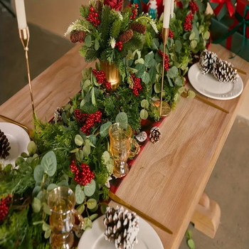 Διασυνοριακή τεχνητή προσομοίωση μπαστούνι πεύκο κυπαρίσσι κόκκινα φρούτα διακόσμηση πράσινο φυτό αμπέλου διακόσμηση σπιτιού διακόσμηση διακοπών προσομοίωση μπαστούνι