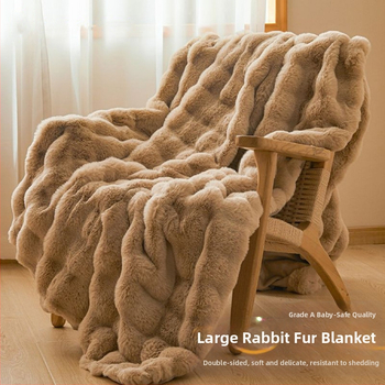 A klasės triušio aksominė antklodė yra žieminė sutirštinta antklodė, pieno aksominė paklodė, biuro sofos antklodė plaukams.