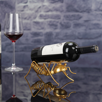 2024 m. raudonojo vyno stovo papuošalai, buitiniai kaltiniai geležiniai skruzdėlės formos dekoratyviniai amatai, vyno stovas, pasviręs, stilius