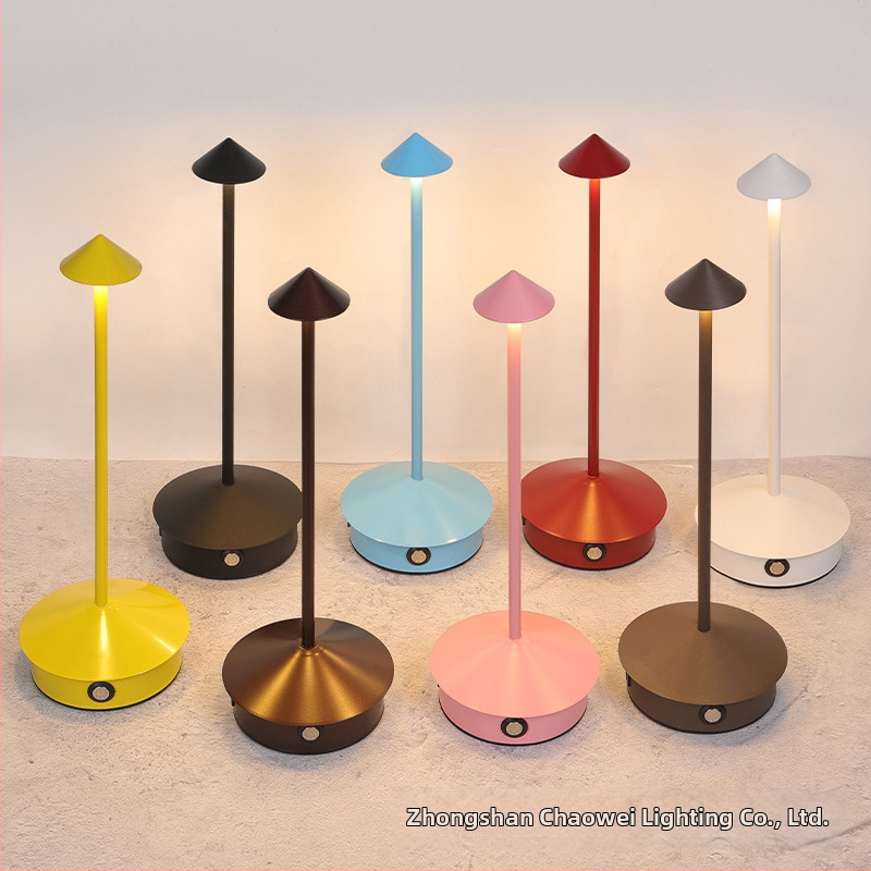 Гъбена лампа, трансгранична мода, външна търговия, LED настолна лампа Spire, зареждане, креативна външна декорация на закрито, ресторант, малка настолна лампа