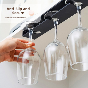 Punase veini klaasiriiul rippuv augustamata majapidamispokaalide hoiuriiul tagurpidi veiniklaasi äravooluriiul