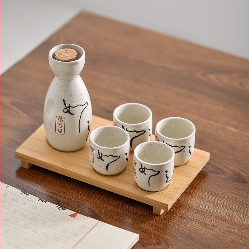 Izakaya vyno rinkinys, japoniško stiliaus antikvarinis keraminis vyno ąsotis, vyno taurė ir rankomis dažytas vyno rinkinys