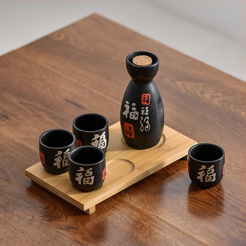 Izakaya vyno rinkinys, japoniško stiliaus antikvarinis keraminis vyno ąsotis, vyno taurė ir rankomis dažytas vyno rinkinys