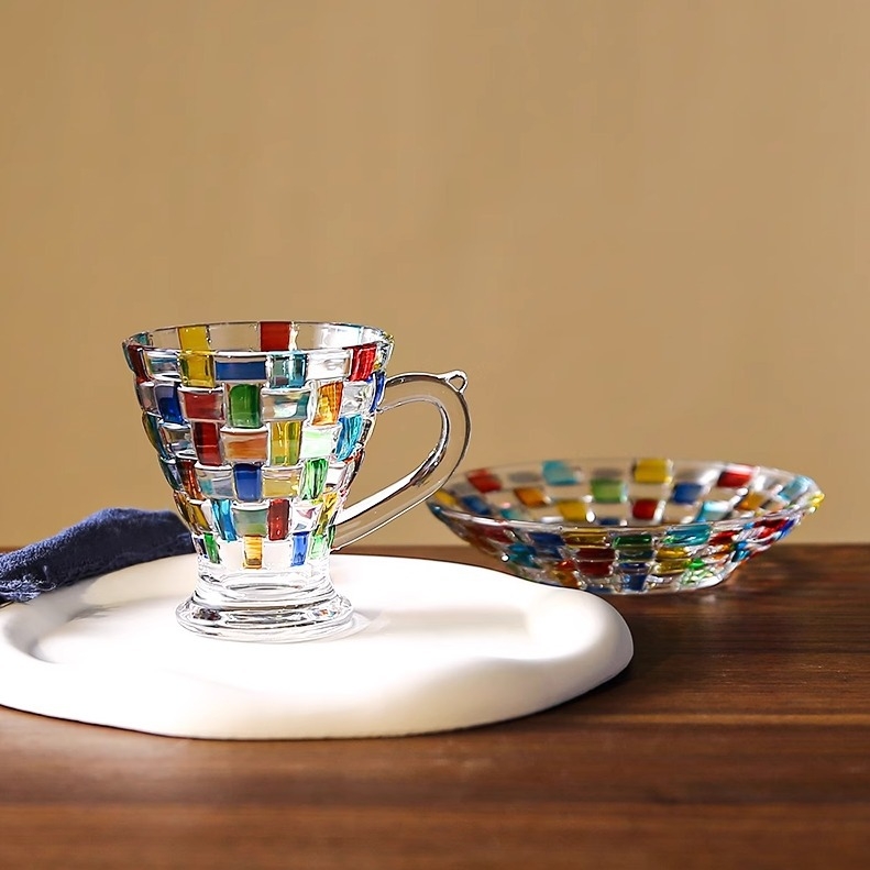 Ekspordi kõrge värviväärtusega värvitud kristallklaasist kohvitass ja alustass, mis sobib SRT-ga