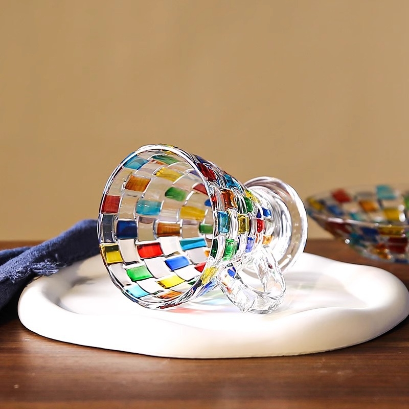 Ekspordi kõrge värviväärtusega värvitud kristallklaasist kohvitass ja alustass, mis sobib SRT-ga