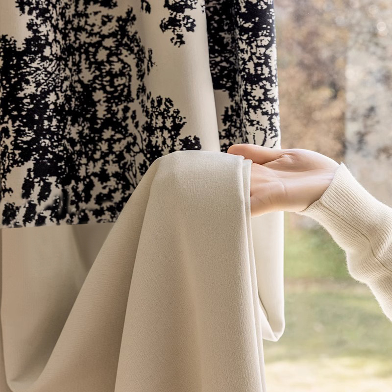 Modernus, lengvas, prabangus siuvinėjimas, miegamojo ir svetainės užuolaidų užtemimas, šenilinis vaškinis berry, aukštos klasės, elegantiškas, gatavas produktas.