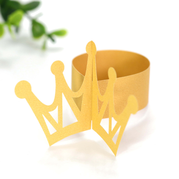 Tarpvalstybinė Europos ir Amerikos vestuvių šventė, atspindinti auksinę karūną, servetėlių sagtis, viešbučio popierinė servetėlių žiedinė sagtis, fabrikas, yra sandėlyje.