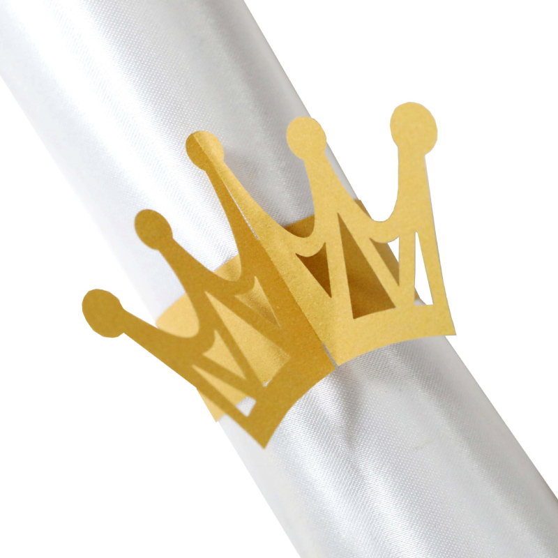 Tarpvalstybinė Europos ir Amerikos vestuvių šventė, atspindinti auksinę karūną, servetėlių sagtis, viešbučio popierinė servetėlių žiedinė sagtis, fabrikas, yra sandėlyje.