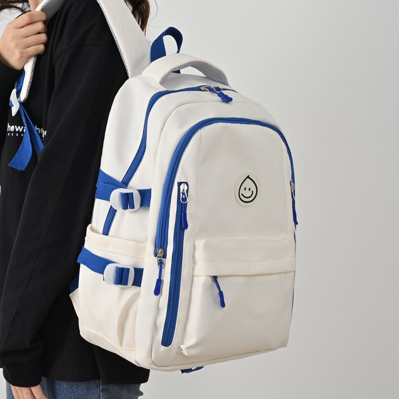 Vaba aja seljakott üliõpilase koolikott keskmise suurusega lihtne moodne õues reisimiseks mõeldud reisikott pendeldamise hoiukott