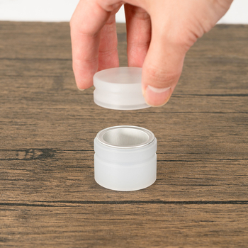 Kohvikapslite täitmise ja sulgemise hoidik, mis sobib Nestle väikese suurusega kapslitassiga