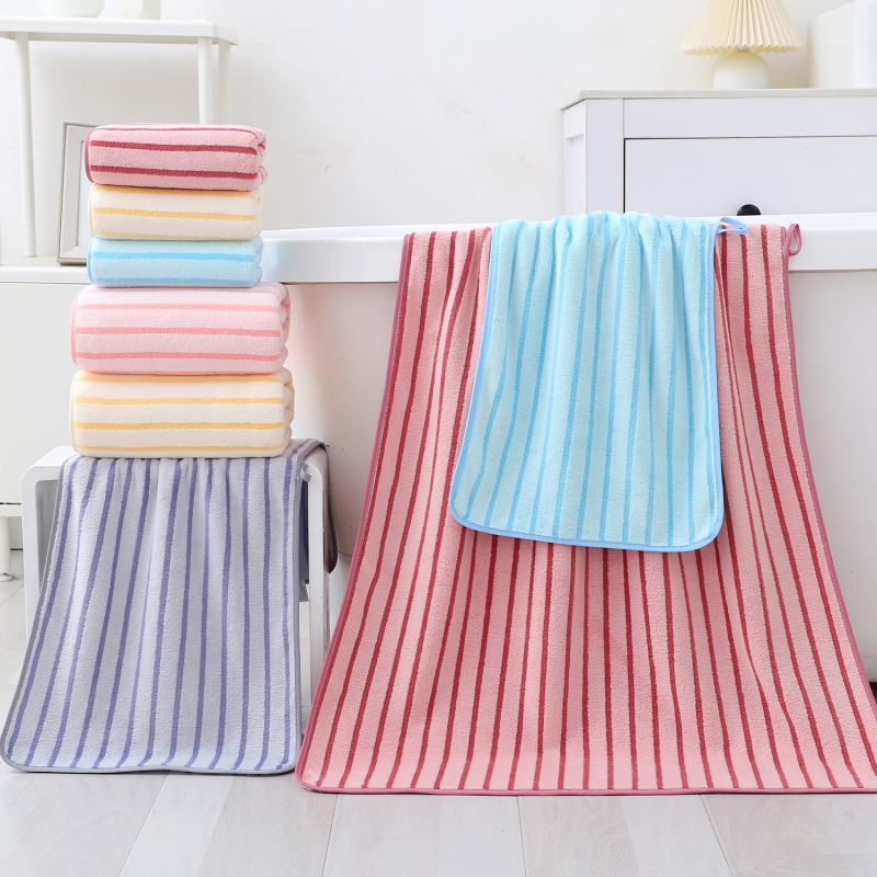 Naujas buitinis ypač didelis sustorintas vonios rankšluostis, spalvotas dryžuotas koralų vilnos vonios rankšluostis, be plaukų, dviejų dalių rinkinys