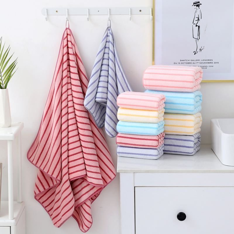 Naujas buitinis ypač didelis sustorintas vonios rankšluostis, spalvotas dryžuotas koralų vilnos vonios rankšluostis, be plaukų, dviejų dalių rinkinys