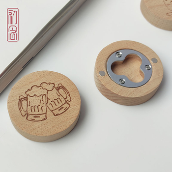 Ξύλινο ειδικό χειροκίνητο ανοιχτήρι μπουκαλιών μπύρας από μασίφ ξύλο, ξύλινο στρογγυλό μαγνήτη ψυγείου, μαγνητικό σκάλισμα, χαριτωμένο ανοιχτήρι μπουκαλιών ζώων