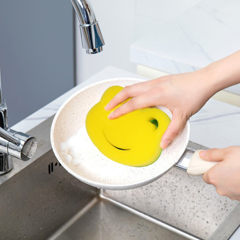 Gamykloje parduodama dengta paviršių valymo šluostė medvilnės kompozicinei kempinei indų plovimo šluostė su animacinių filmukų varlės formos indų plovimo kempine valymo šluoste