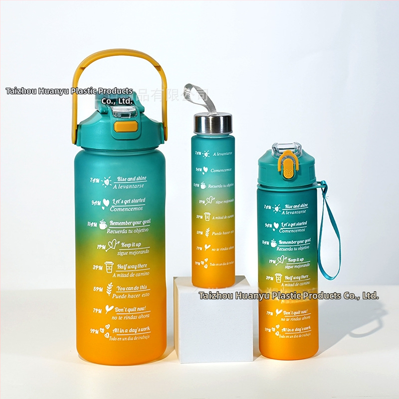 Trys puodelių rinkiniai, didelės talpos vandens puodelis su šiaudeliu, gradiento matinio sportinio plastiko vandens butelis, vandens buteliai