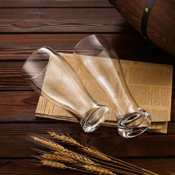 Interneto įžymybių stiklinis didelis alaus bokalas, namuose sutirštintas, kūrybingas, išskirtinis, smulkiai užplikytas kvietinis abrikosų bokalas, išskirtinis baro vyno bokalas