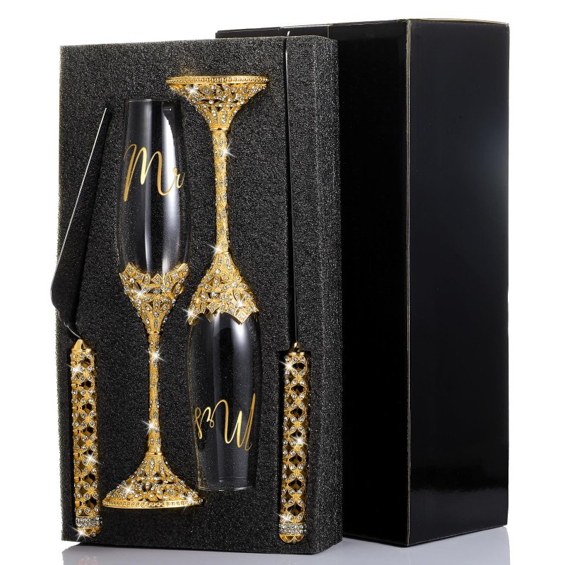 „Amazon“ karštas tarpvalstybinis vestuvių dovanų kostiumas, pažangus deimantais inkrustuotas metalinis pėdos šampano puodelio peilis, keturių dalių rinkinys