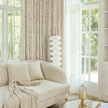 Prancūziškos šenilinės užuolaidos, kreminės spalvos, mažų gėlių rašto, naujos, šešėliuotos, „Shaoxing Keqiao“ užuolaidų audinio gamyklos didmeninė prekyba.