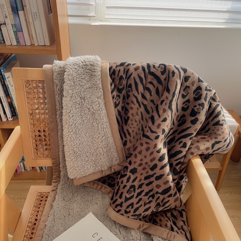 Eksportuoti Šiaurės šalių dvisluoksnę antklodę, sustorintą, šiltą žieminę ėriuko vilnos koralų fliso antklodę, sofos mažo dydžio nakvynės antklodę