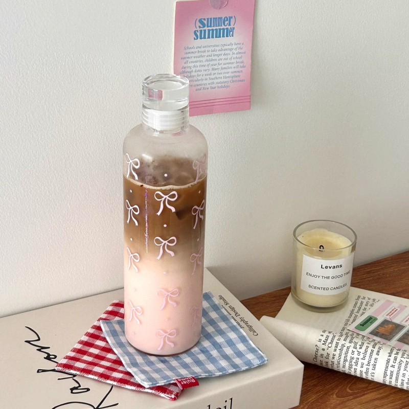 Originalus „Bow“ nišinio dizaino patogus puodelis, 500 ml, atsparus karščiui, didelės talpos plastikinis puodelis, didelės spalvos vertės skalės vandens puodelis