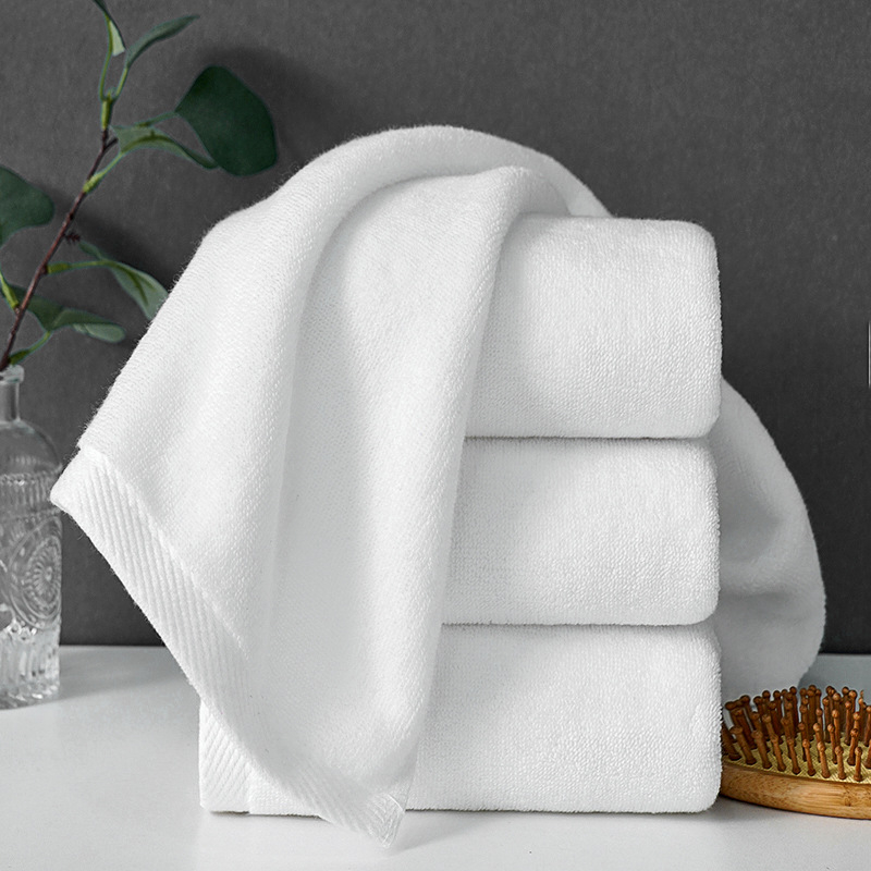 Πετσέτα μπάνιου ξενοδοχείου πέντε αστέρων από βαμβάκι λευκή πετσέτα χονδρικής παχιά σαλόνι ομορφιάς ξενοδοχείο homestay ζεστό μπάνιο πηγής κεντημένο λογότυπο