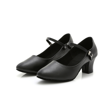 Moteriški modernūs šokių bateliai „Crossborder Amazon“ juodi, vidutinio storo kulno, šokių bateliai su viena dirželiu ir sagtimi.