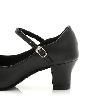 Moteriški modernūs šokių bateliai „Crossborder Amazon“ juodi, vidutinio storo kulno, šokių bateliai su viena dirželiu ir sagtimi.