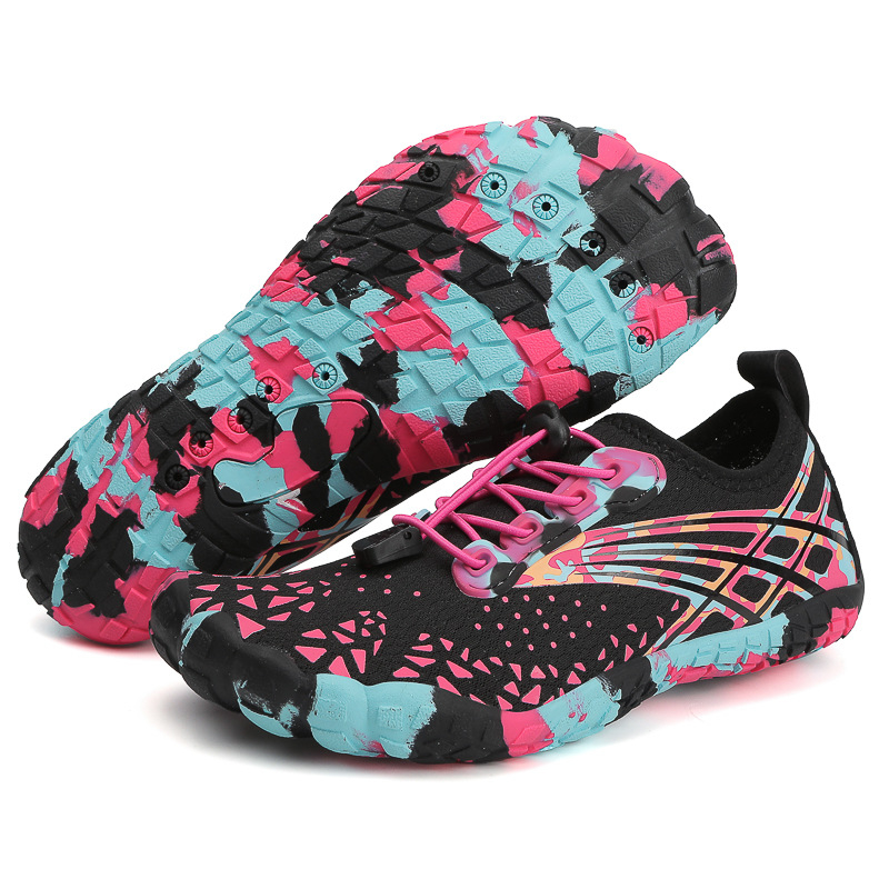 Uued rannajalatsid Naiste suvised ujumisjalatsid Meeste kiiresti kuivavad hingavad kahlamisjalatsid Paaride väliskaubanduse pluss-suuruses jälgimisjalatsid Kerged