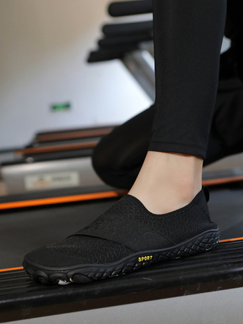 Uued jälgimiskingad paaridele, välistingimustes kasutatavad rannakingad, meeste ja naiste libisemiskindlad ujumiskingad, siseruumides kasutatavad fitness-ratsutamiskingad, viie sõrmega kingad