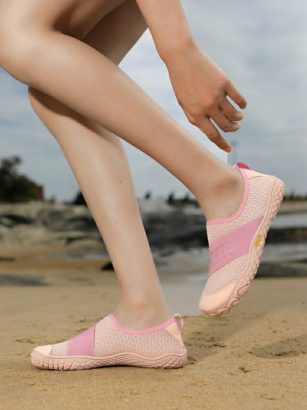 Uued jälgimiskingad paaridele, välistingimustes kasutatavad rannakingad, meeste ja naiste libisemiskindlad ujumiskingad, siseruumides kasutatavad fitness-ratsutamiskingad, viie sõrmega kingad