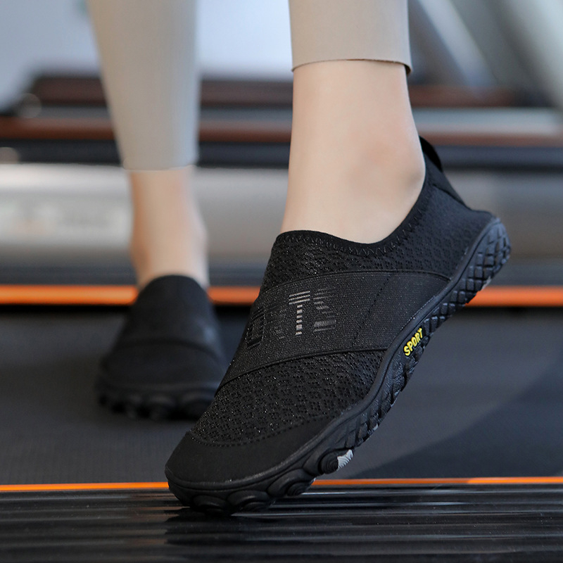 Uued jälgimiskingad paaridele, välistingimustes kasutatavad rannakingad, meeste ja naiste libisemiskindlad ujumiskingad, siseruumides kasutatavad fitness-ratsutamiskingad, viie sõrmega kingad